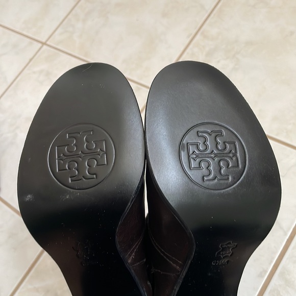 NWOB Tory Burch Kayden Booties in chocolate Brown - Picture 6 of 11